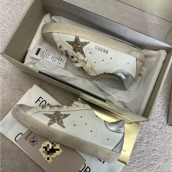 Golden Goose Women's Cream Sneakers with Gold Star - Picture 3 of 9